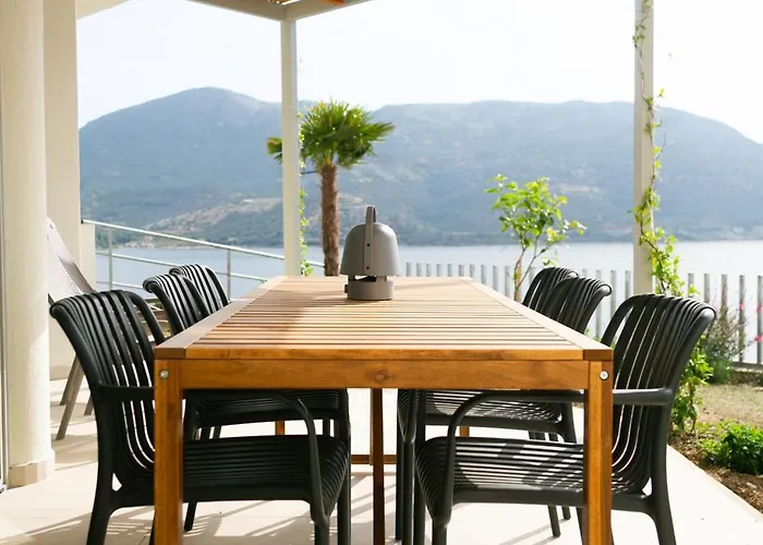 Physis Fokida Eratini